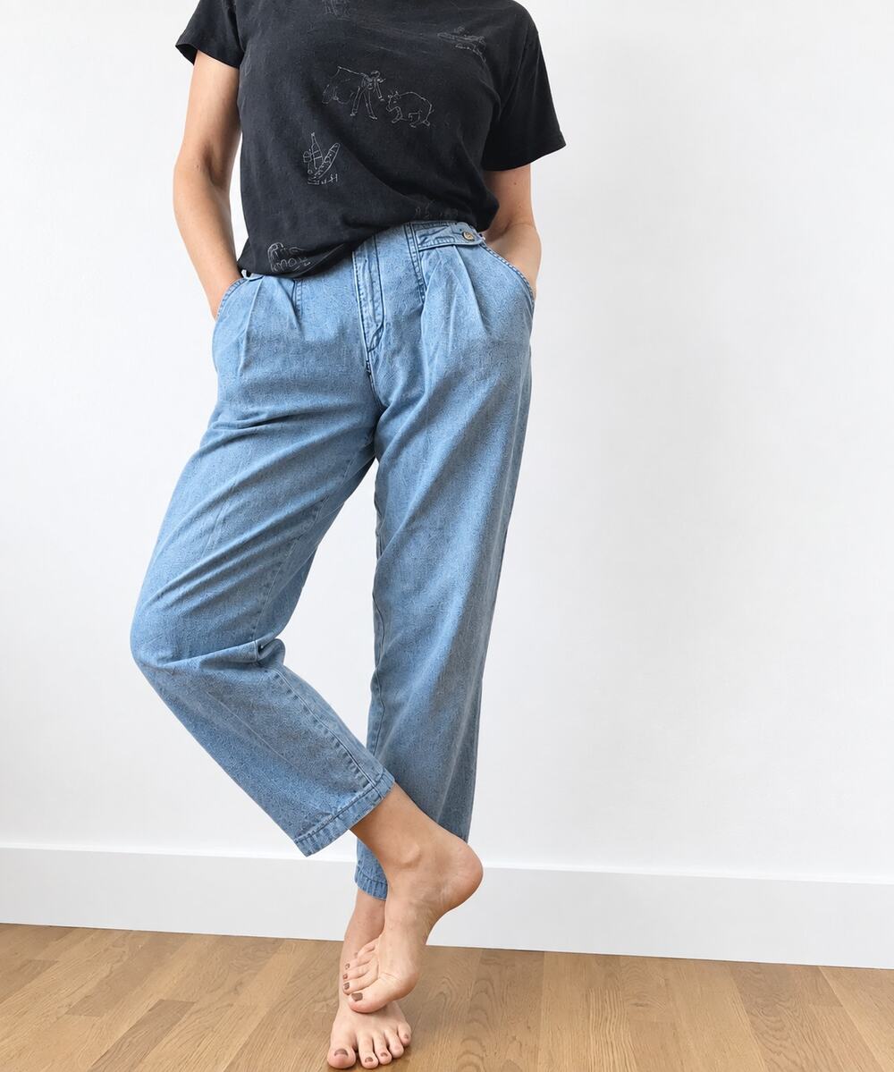 Vintage 90s Barrel Leg Jeans High Rise Light Wash Denim Women's 27" Waist